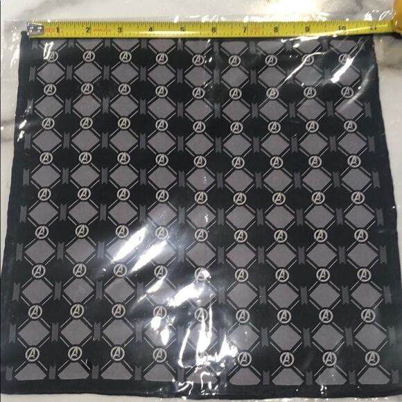 New Marvel Avengers 100% Silk Pocket Square - Picture 1 of 3